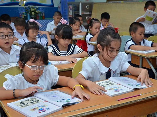 Việc đấu thầu sách giáo khoa hay không vẫn đang tiếp tục bàn
